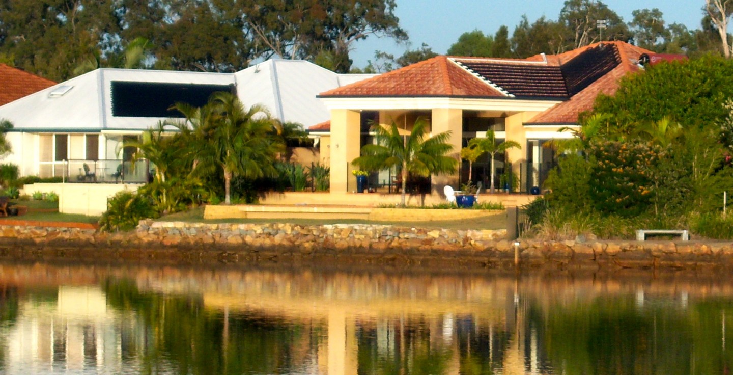 main photograph of listing Lake frontage 5 bedroom home