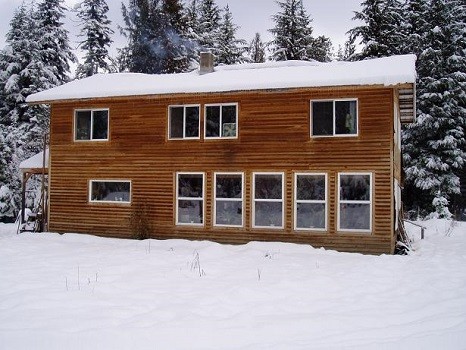 main photograph of listing Rustic home in forested mountains near large lake