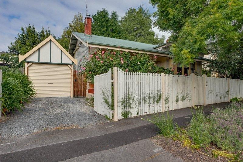main photograph of listing A delightful two bedroom 1929 cottage